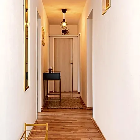 Отель Smart - - Perfect For 6 Guests - - Netflix - Schwebebahn - Free Parking Zone 3*